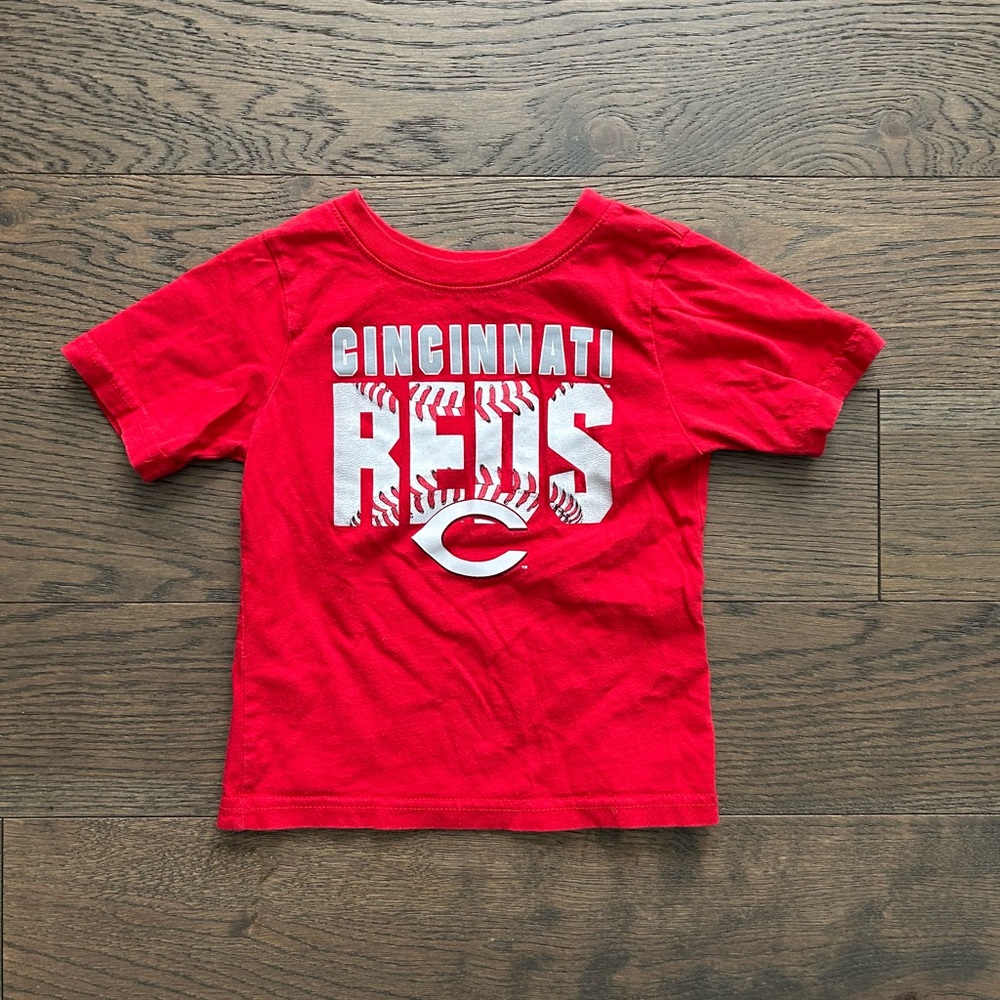 Cincinnati Reds 3T shirt